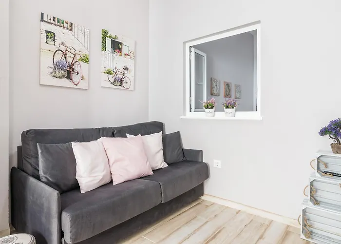 Claudia * كونيل ذي لا فرونتيرا